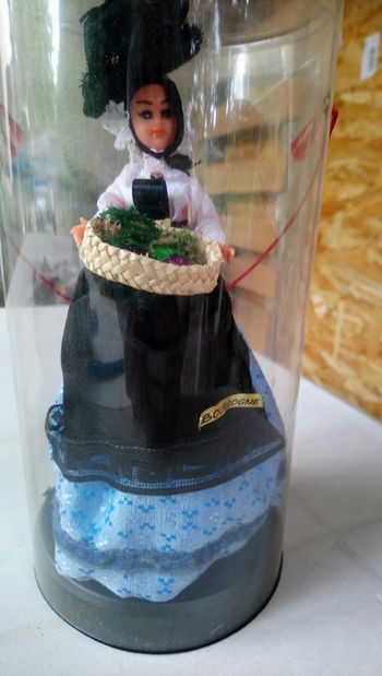 Poupée de collection Bourgogne