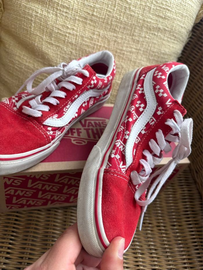 Vans Old Skool - rouge/blanc à motif - daim/cuir - en très bon état - pointure 36 - photo numéro 7