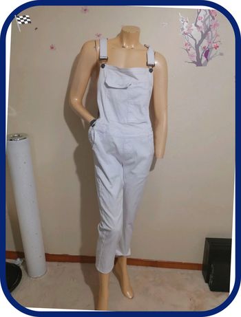 très belle combinaison salopette blanche taille 38