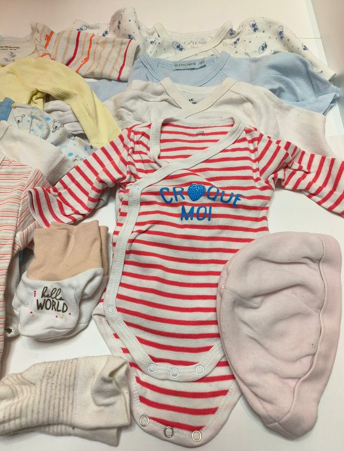 Lot de 19 pièces bodys naissance mixte 1 mois - photo numéro 4