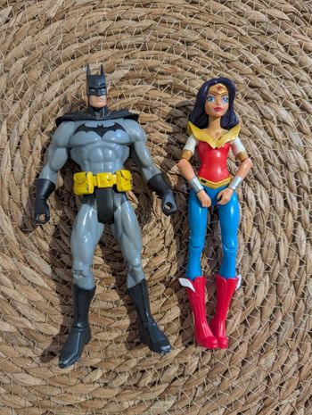 Lot figurines batman et wonderwoman
