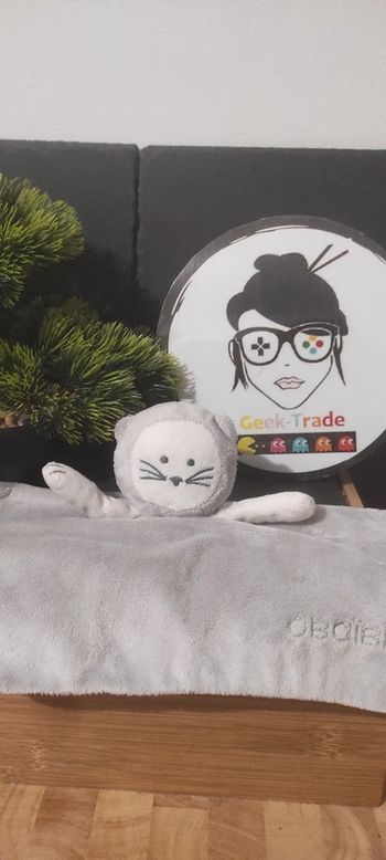 Obaibi doudou chat plat carré gris blanc rayé point pois paillettes Moustache