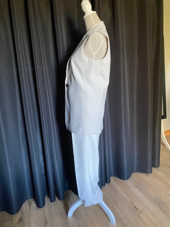 Ensemble Tailleur pantalon avec veste sans manches - photo numéro 4