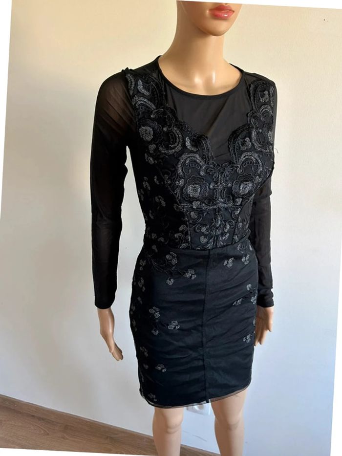 Robe noire et argentée à manches longues Lipsy London taille 38 jamais portée - photo numéro 2