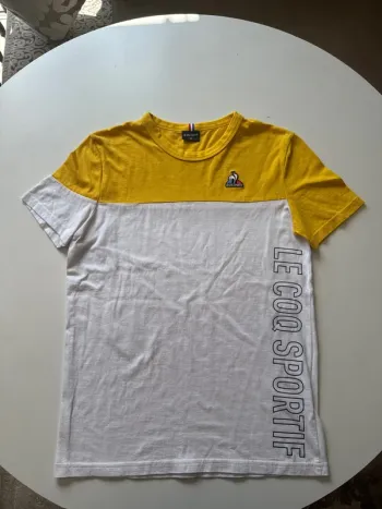 T-shirt Le Coq Sportif Jaune & Blanc – Taille XS – Neuf
