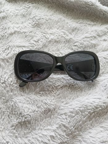 Lunettes de soleil noires