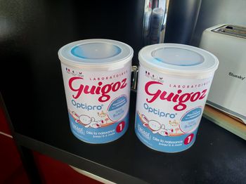 Vends 2 pots de Guigoz Optipro 1 neuf