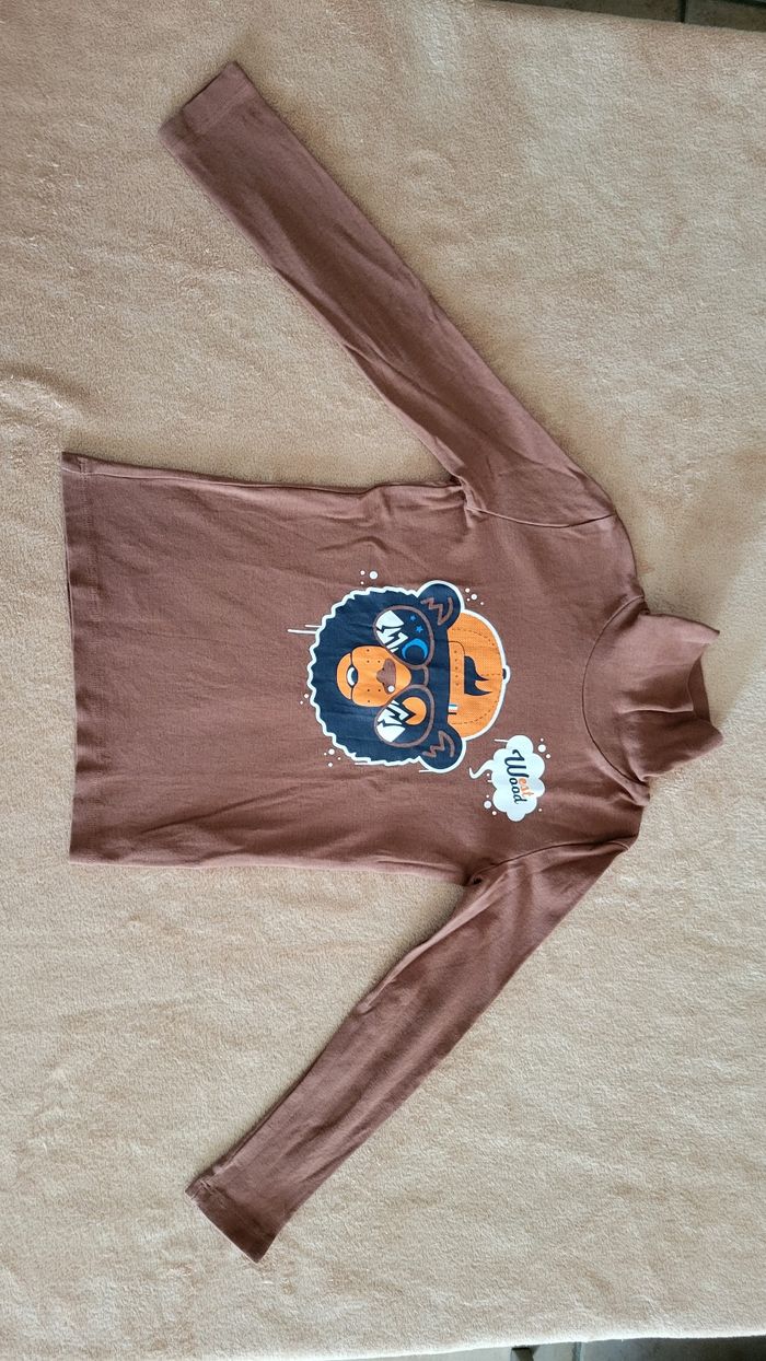 Teeshirt à manches longues et col roulé 8 ans