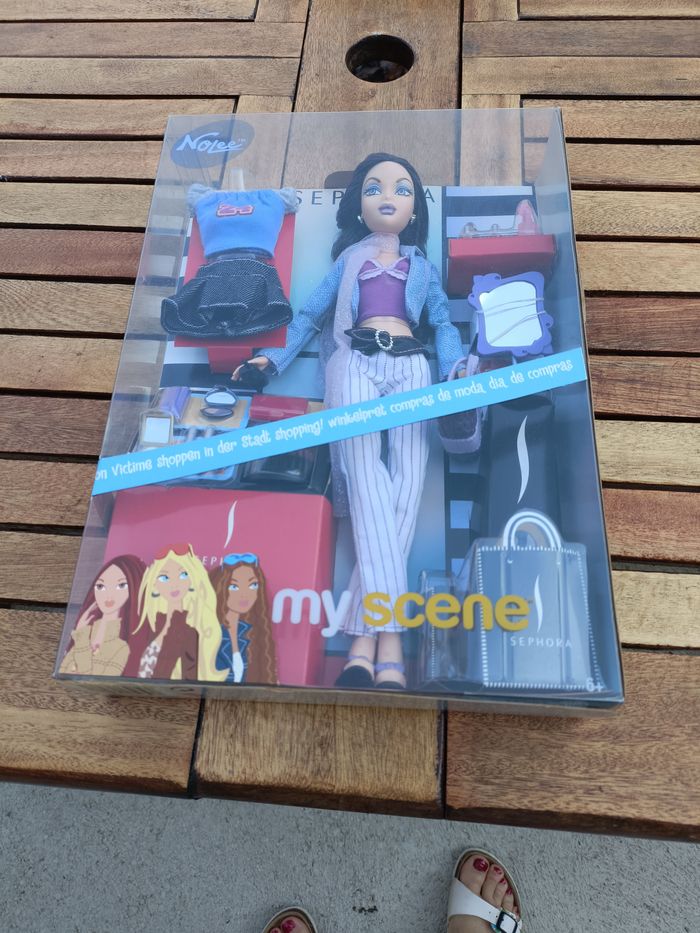 POUPEE BARBIE NOLEE NEUVE