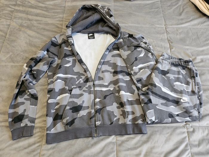 Ensemble jogging veste et pantalon