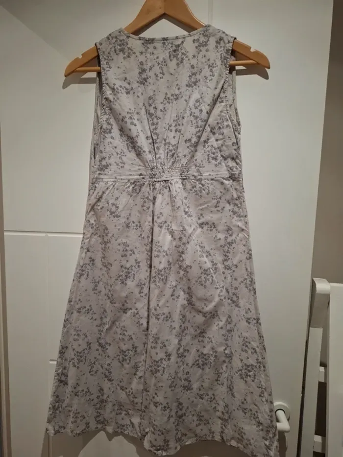 Jolie robe fleurie blanche et grise T.1 Très bon état - photo numéro 5