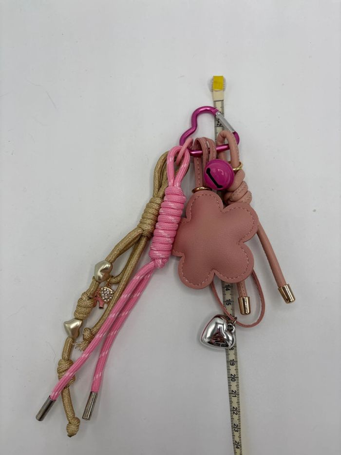 Grigri / bijou de sac rose fleur - photo numéro 2