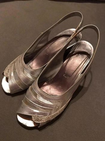 Sandales à talon compensé