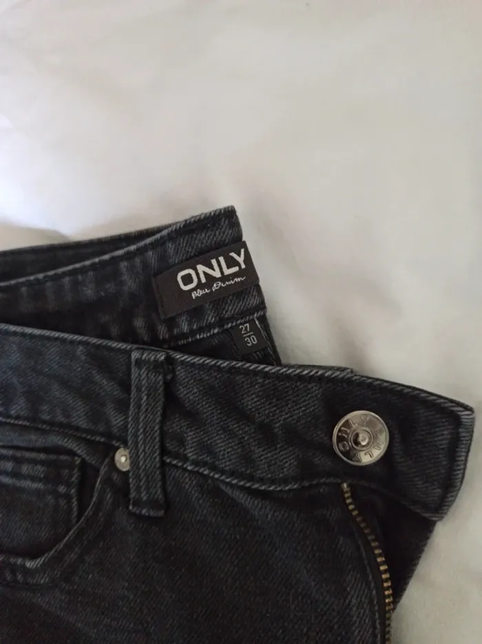 Lot de 4 jeans+ 1 pantalon noir Kiabi t36(lot18) - photo numéro 7
