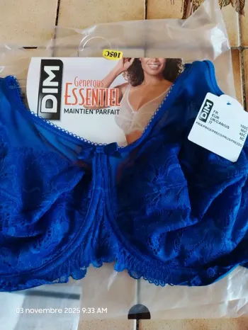 105 C - Soutien-gorge emboîtant en dentelle Bleu Stellaire Generous Essentiel - DIM