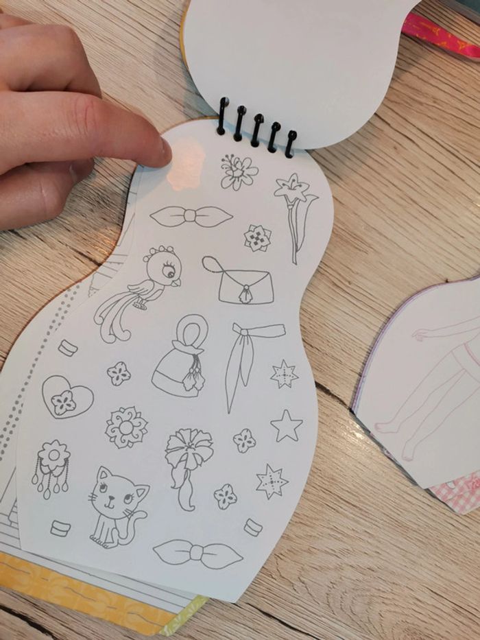 Livres et coloriages Mini Miki découvre le monde - photo numéro 10