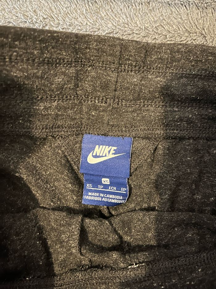 Short femme sport Nike Taille 34 - photo numéro 5