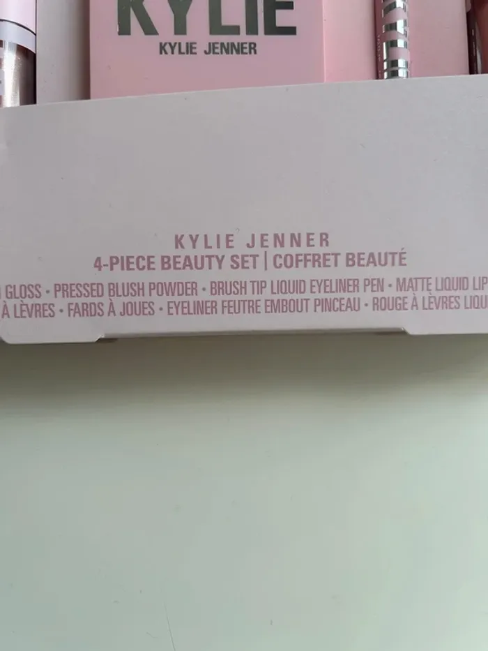 Kylie Cosmetics coffret 4 produits neuf - photo numéro 4