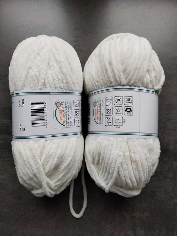 Lot de 2 pelotes de laine Chenille /velours blanc cassé crème - photo numéro 6