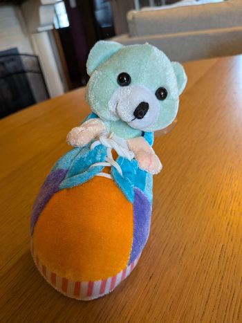 Peluche chien dans une chaussure