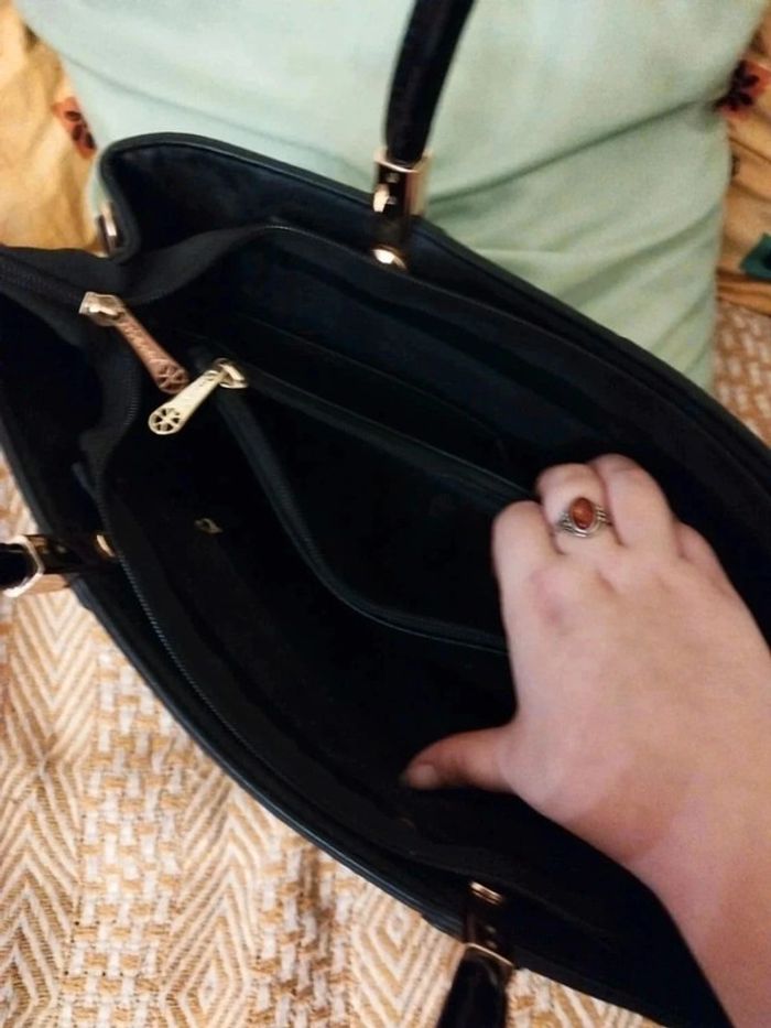 Sac noir à anse plusieurs poches y2k vintage - photo numéro 4