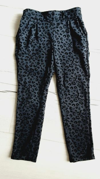 Vêtement fille pantalon gris motif léopard Gémo 5 ans