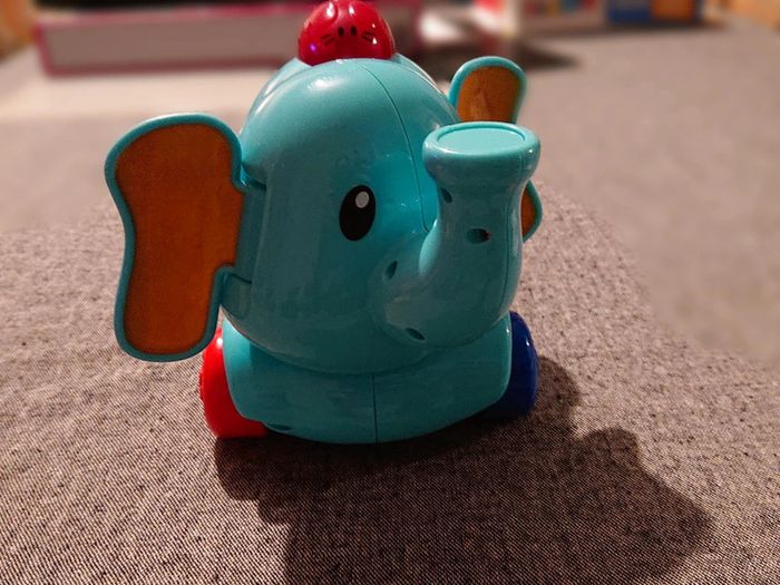 Petit éléphant avec souris, télécommandé pour les touts petits - photo numéro 8