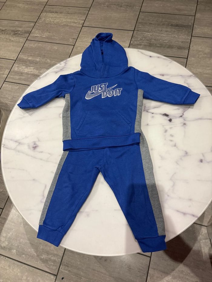 Ensemble Nike bleu et gris