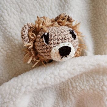 Doudou lange Léon le Lion en crochet fait main cadeau de naissance anniversaire personnalisable