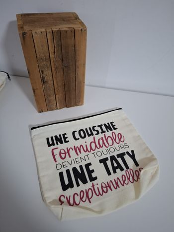 Grande pochette personnalisée - cousine qui devient taty 