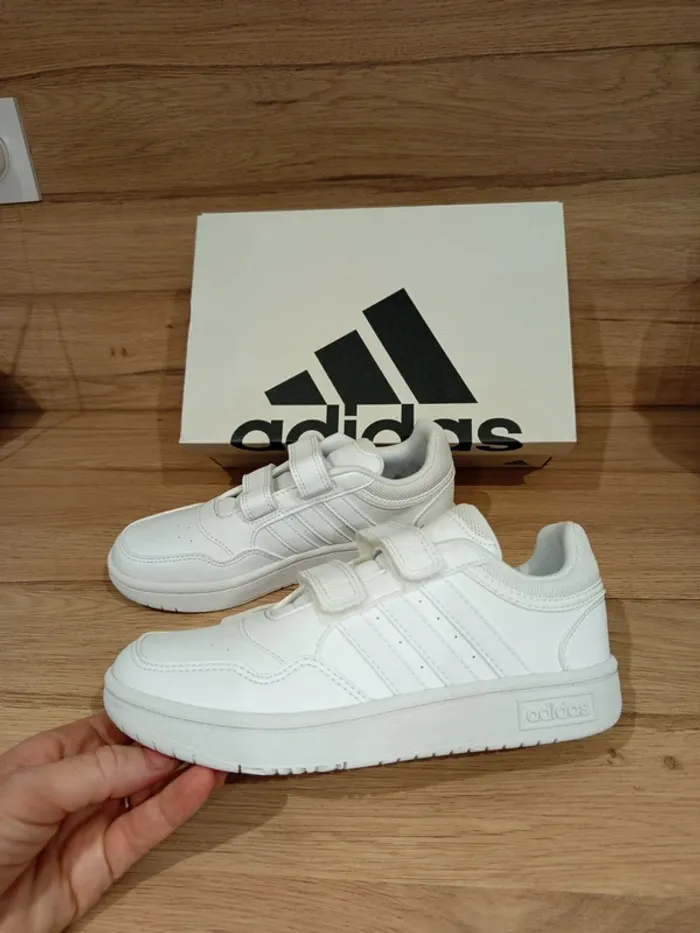 Baskets mixtes blanches à scratchs Adidas pointure 34 neuves dans leur boîte d'origine 🏷
