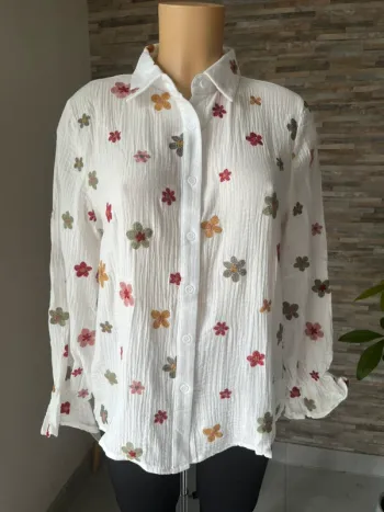 Chemises fleurs brodées 100% coton