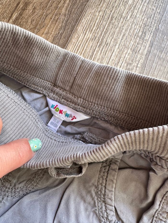 - Pantalon Kidkanai - 18 mois - bon état, petite tache - photo numéro 3