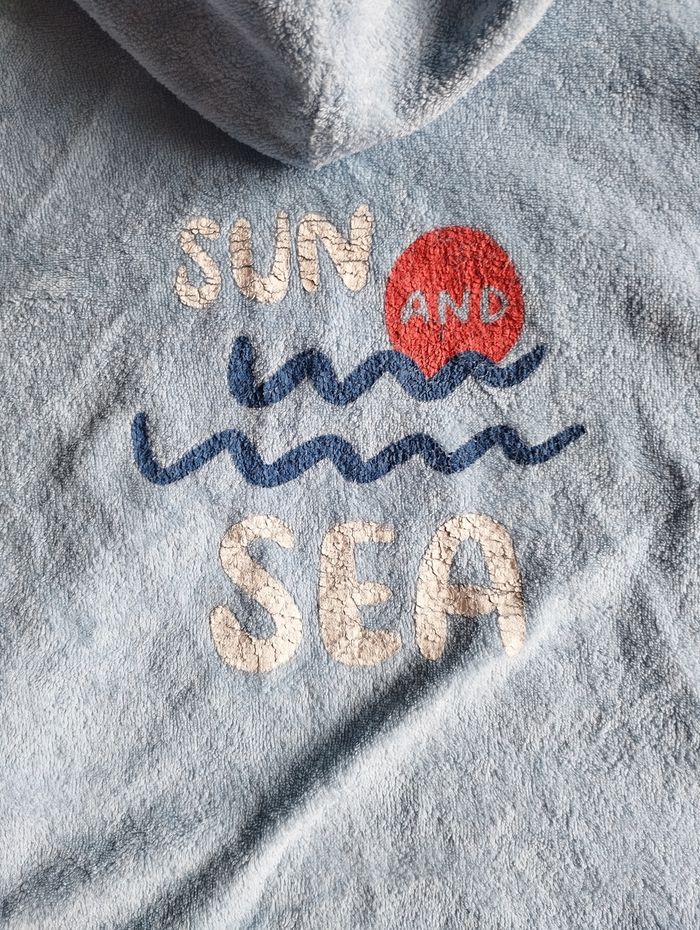 T.shirt capuche éponge 🦈 18/24 mois - photo numéro 4