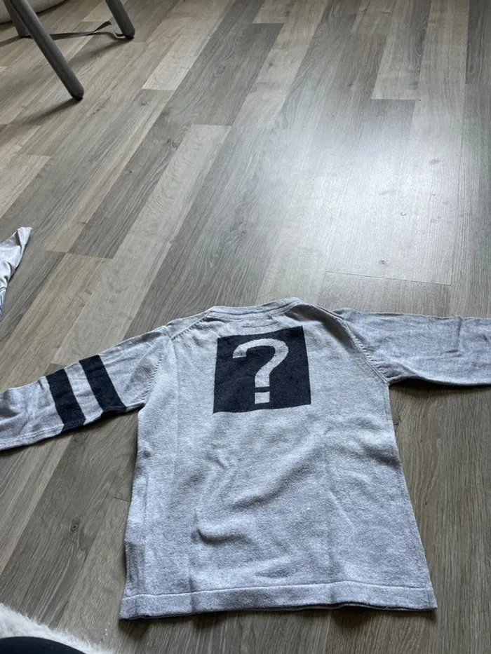 Un tee shirt et un pull 5 ans - photo numéro 3