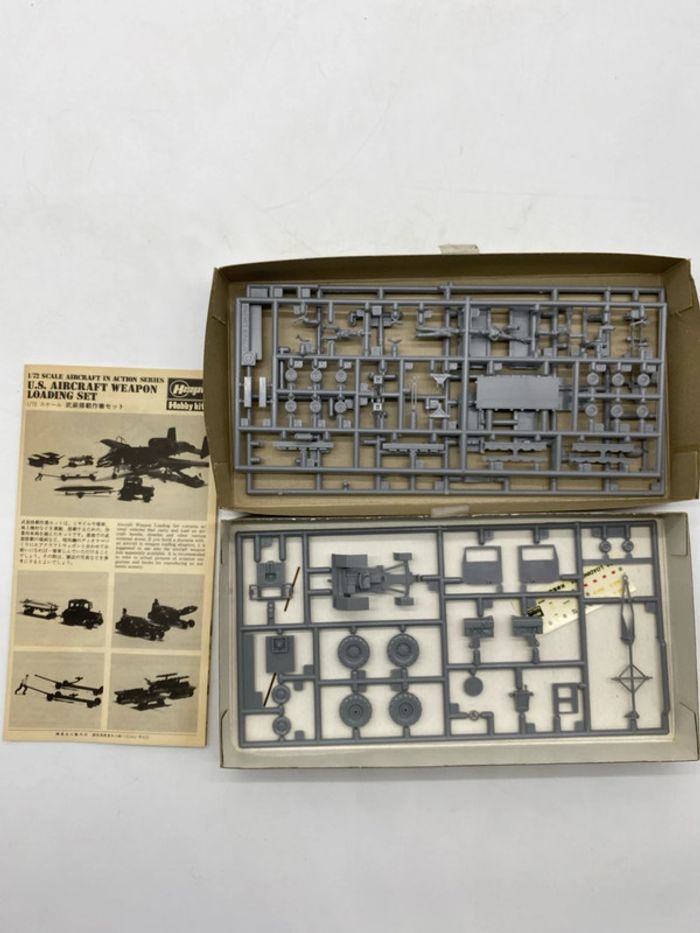 Maquette Hasegawa  us aircraft weapon Loading set - photo numéro 2