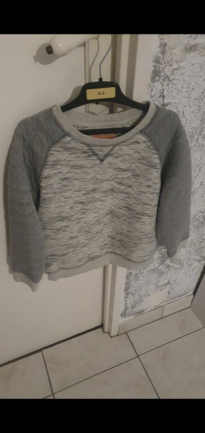 Haut primark gris 6-7 ans