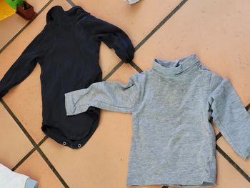 Lot 1 body col roulé et 1 col roulé 12 mois