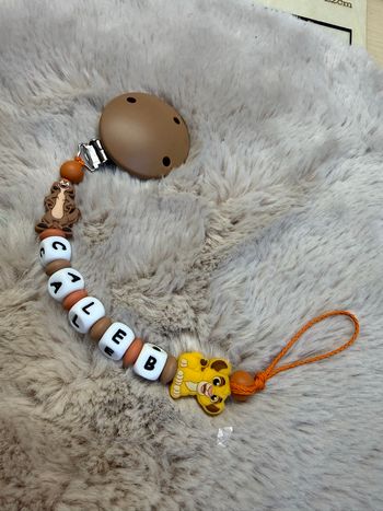 Attache tétine roi lion 