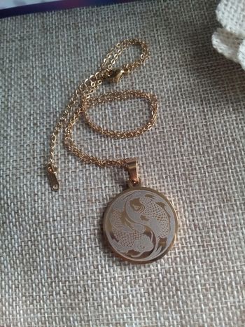 Collier yin yang poisson