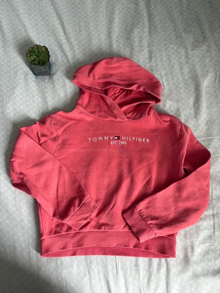 Pull rose Tommy Hilfiger 10 ans