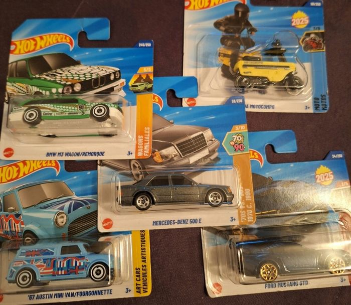 5 hotwheels neuves et emballées