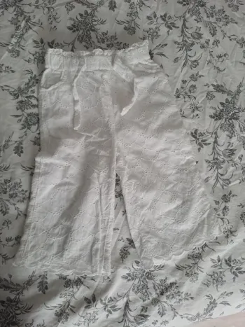 Pantalon fille blanc neuf 3ans tape a l'œil
