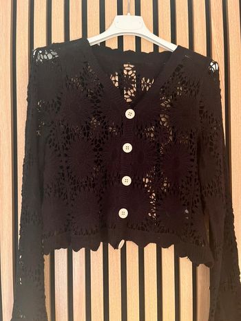 Top court en crochet noir