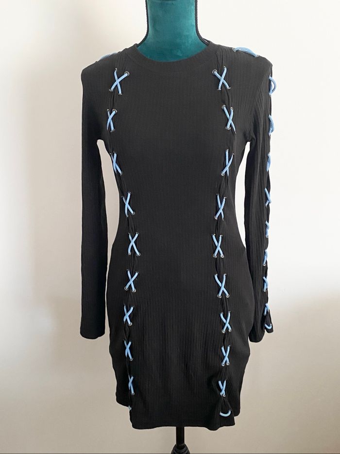 Robe Hiver Missguided Noir lacets bleu