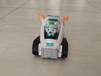 Liberty et son véhicule Pat patrouille