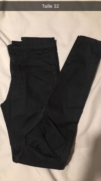 Slim noir troué aux genoux