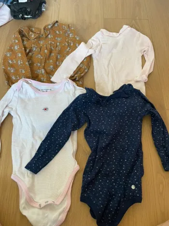 Lot bodies 18 mois