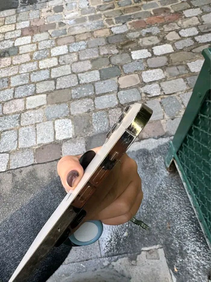 I p h o n e - photo numéro 3