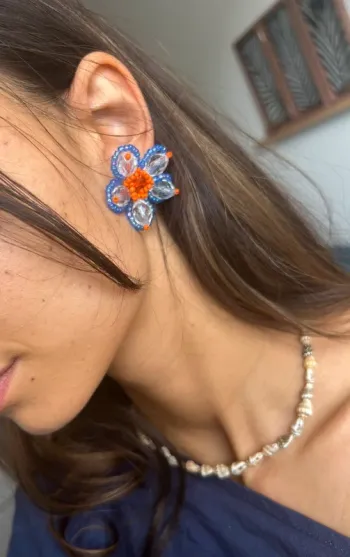 Boucle d’oreille fleurs perles